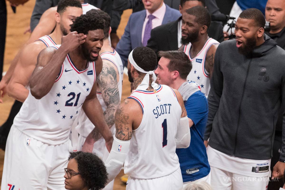 Joel Embiid hace de todo en el duelo ante los Nets, pero suman un triunfo más