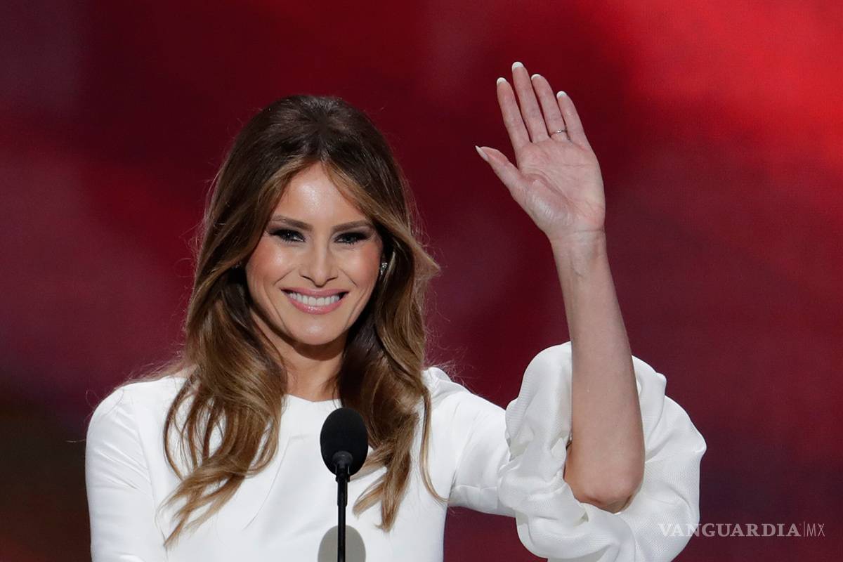 Daily Mail se retracta; Melania Trump no era escort