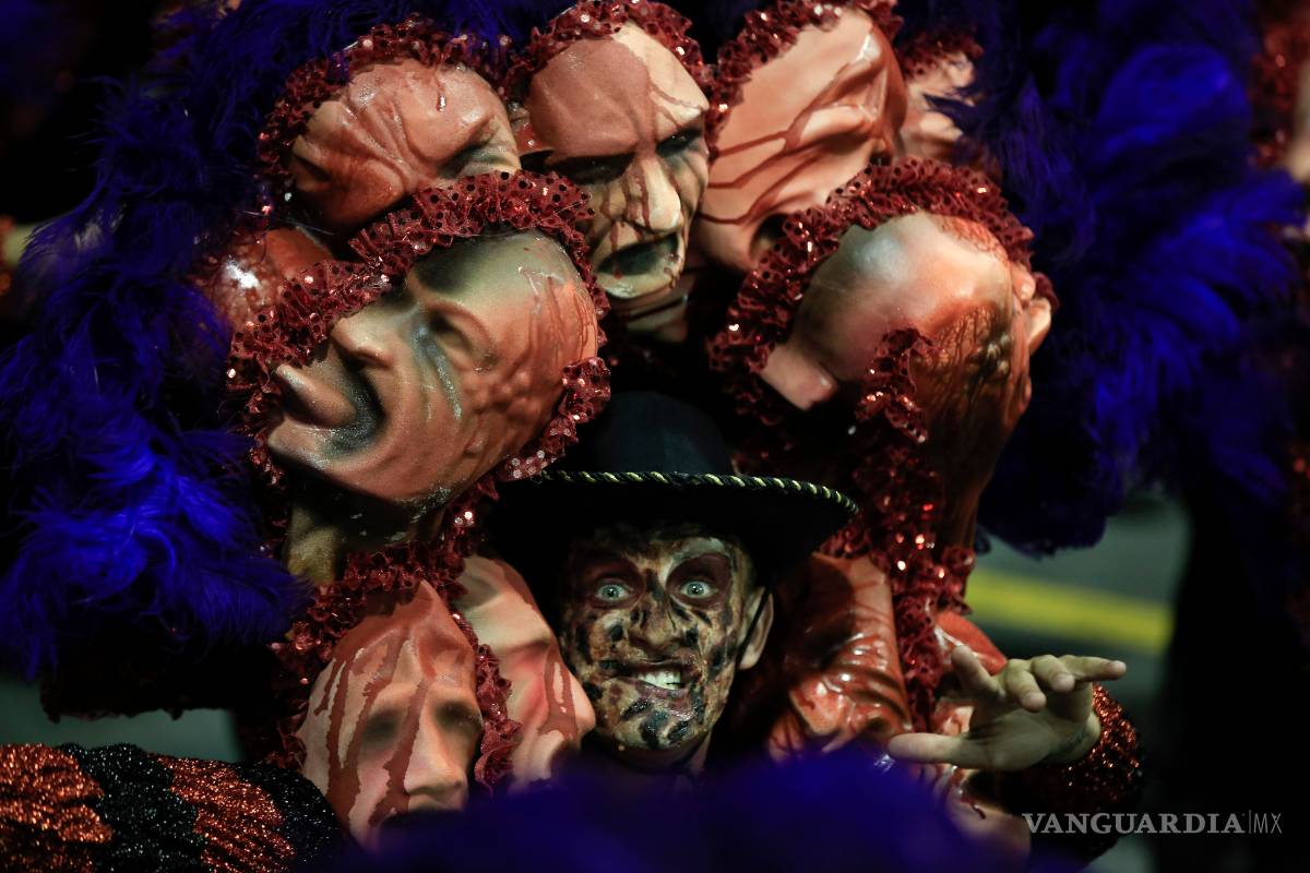 $!Zombis, musas griegas y un barco negrero cautivan al sambódromo de Sao Paulo