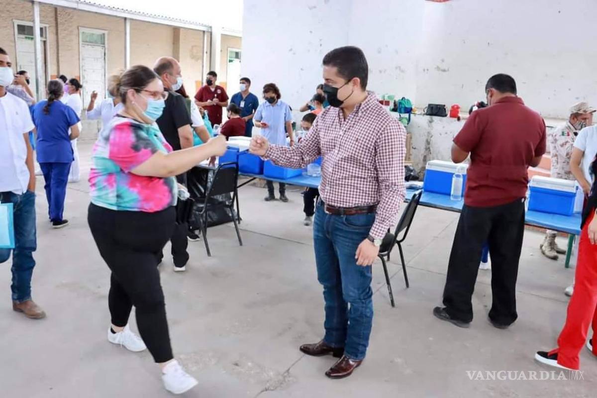 Alcalde de San Juan de Sabinas destaca respuesta de jóvenes para vacunarse