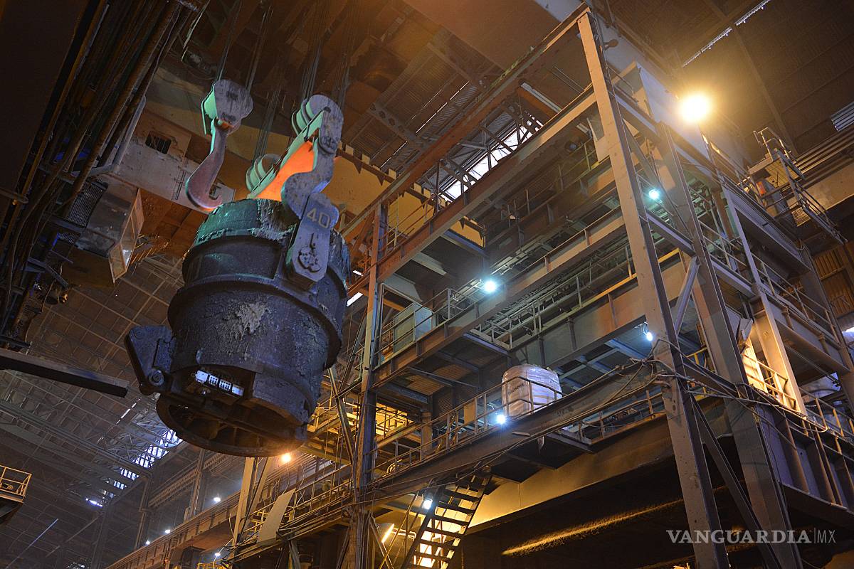 Corto circuito afecta proceso en AHMSA y asusta a vecinos de la colonia Obrera de Monclova