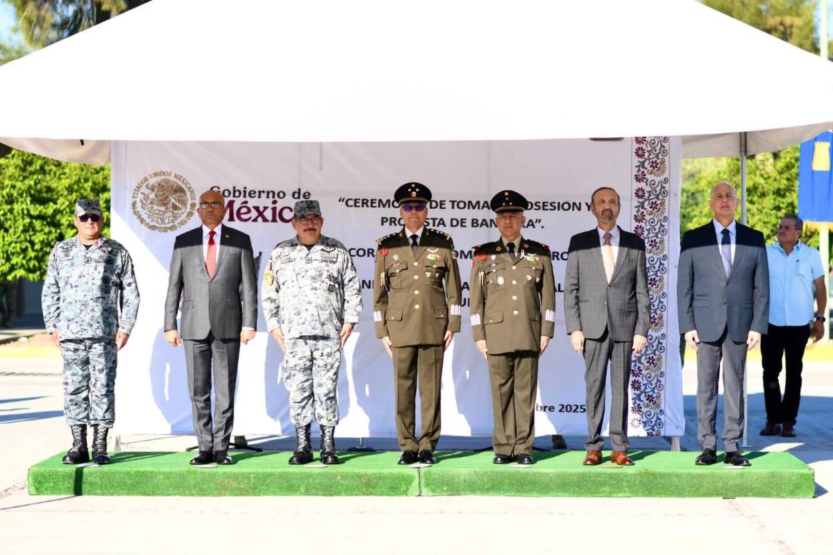 $!Autoridades estatales y municipales asistieron a la toma de protesta del nuevo comandante interino del Mando Especial de La Laguna.