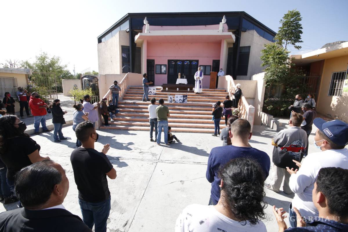 $!Da Saltillo último adiós a su titiritero