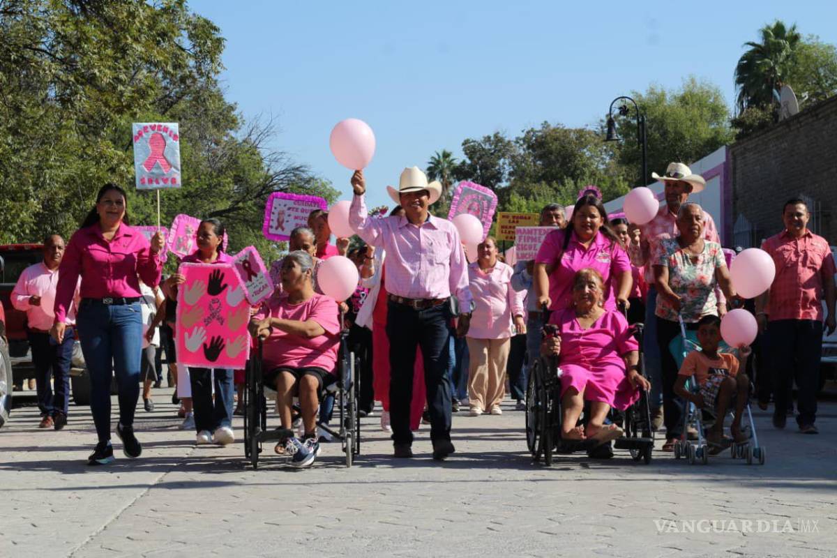 $!El alcalde Fernando Juárez también participó y compartió su testimonio personal sobre cómo el cáncer de mama afectó a su familia.
