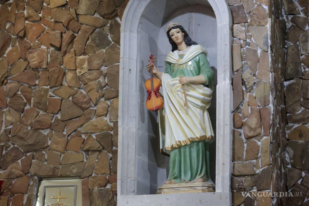 $!La figura de Santa Cecilia preside la celebración que rinde homenaje a quienes han hecho de la música su vida.