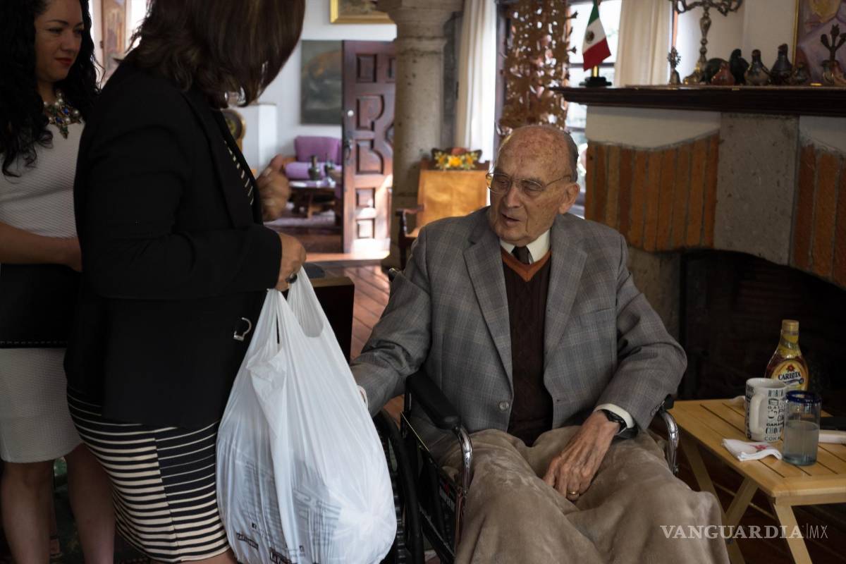 Reportan que Echeverría fue abandonado y pierde riqueza