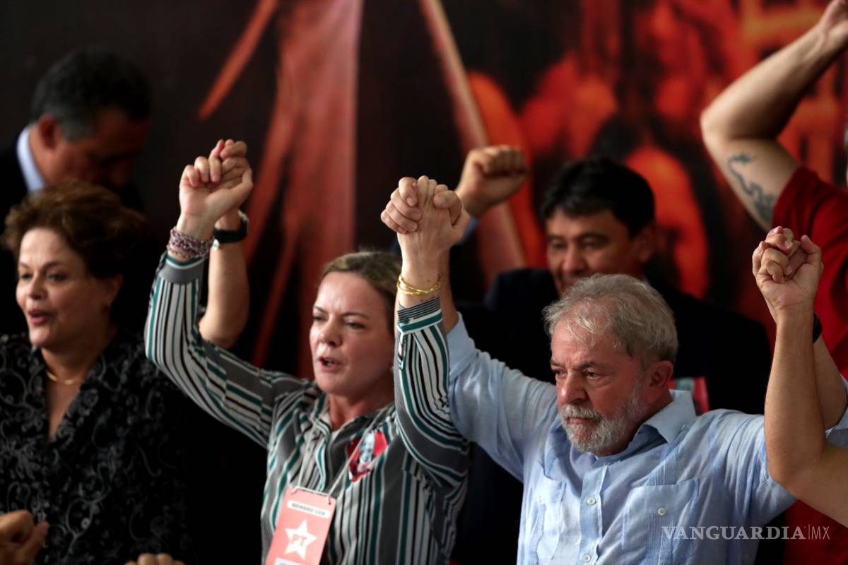 Pese a condena por corrupción, Lula da Silva lidera sondeo presidencial