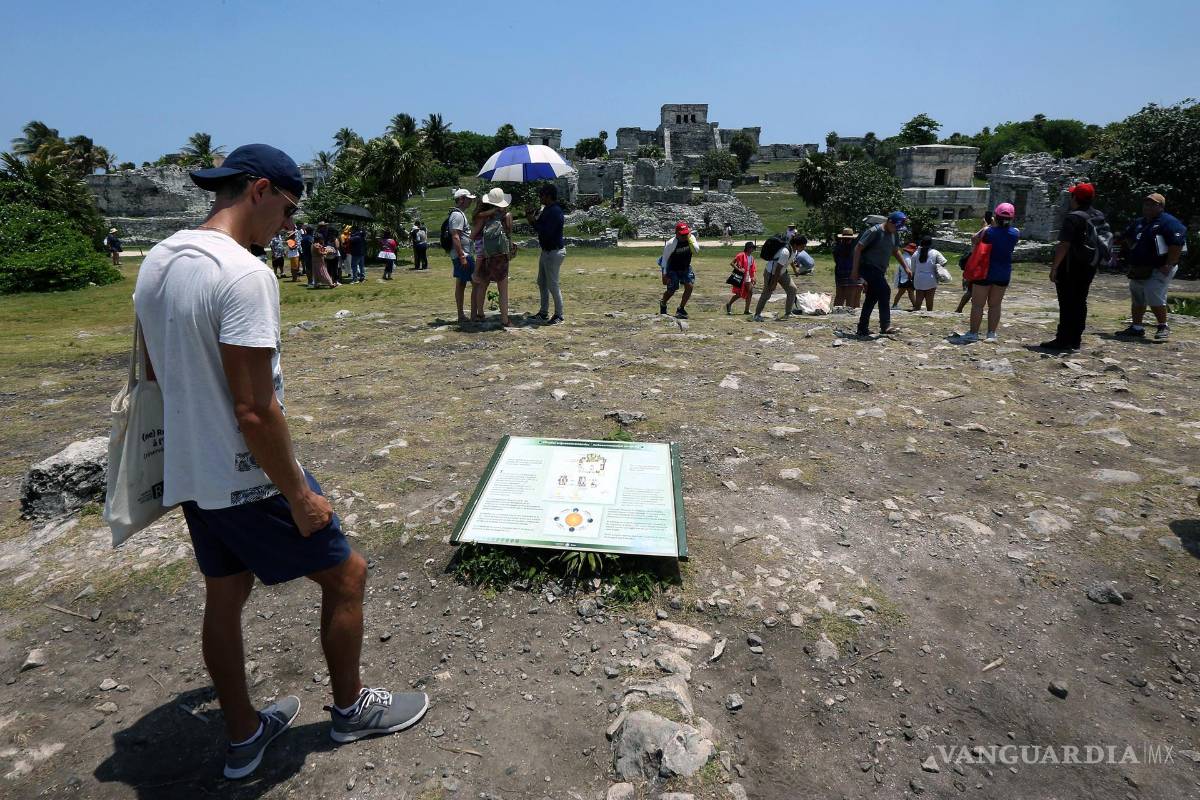 $!Turistas visitan el Parque del Jaguar en la zona arqueológica de Tulum, en Quintana Roo (México).