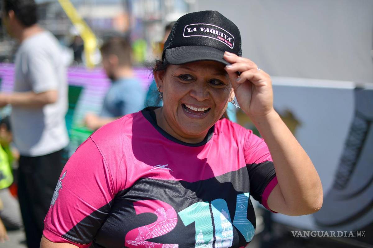 $!Adriana Hernández concluyó el maratón, siendo la última en llegar a la meta.