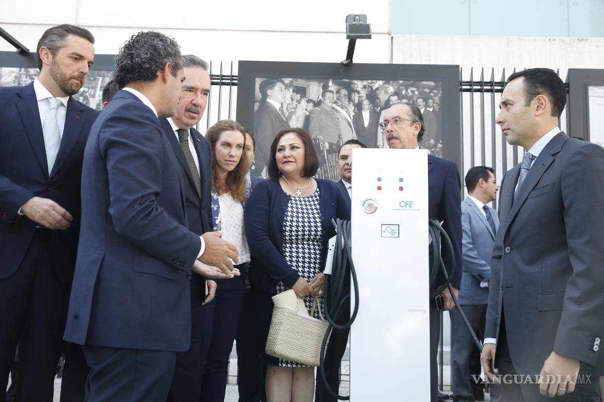 Instalan “electrolineras” en el Senado de la República