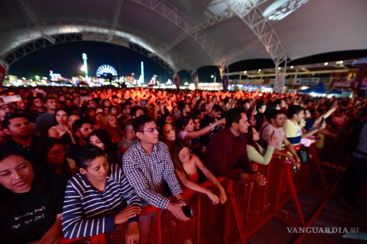 $!Pop para el corazón... Paty Cantú llena de energía la Feria Saltillo 2024