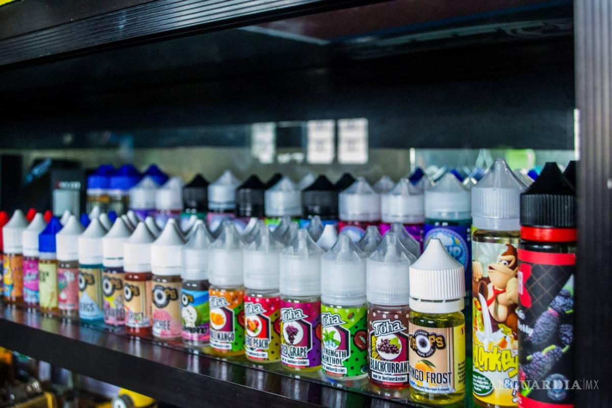 $!Decreta Trump prohibición a venta de cigarros electrónicos de sabores por misteriosa epidemia