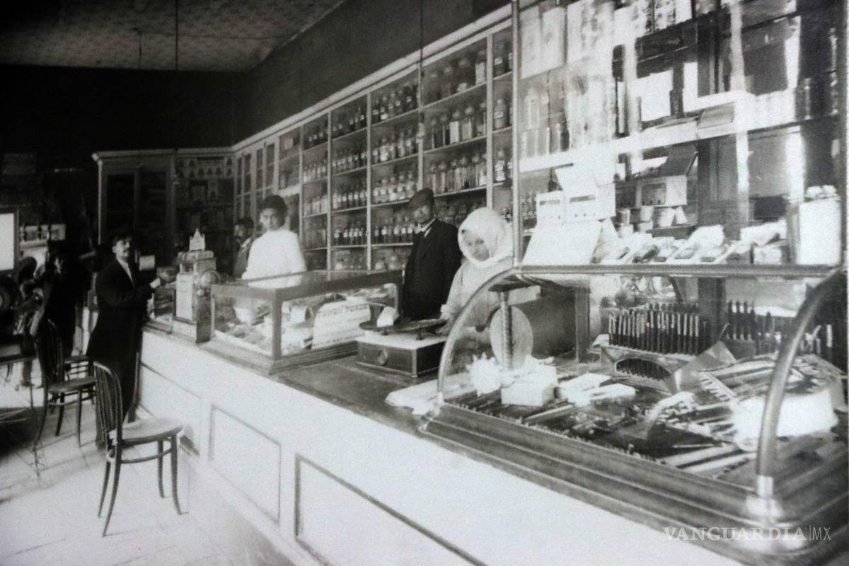 $!Botica Recio ha logrado mantenerse gracias a la venta de remedios tradicionales, hierbas, bálsamos y preparados que ya no ofrecen las farmacias convencionales.