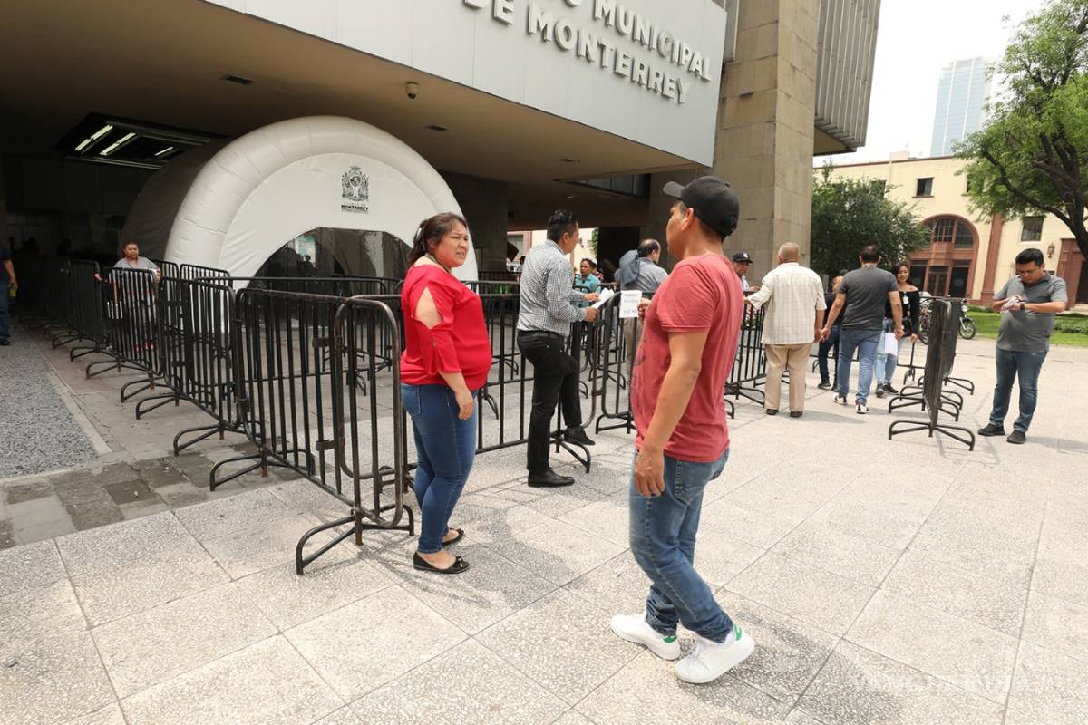 Instalan túnel sanitizante en edificio del Ayuntamiento de Monterrey