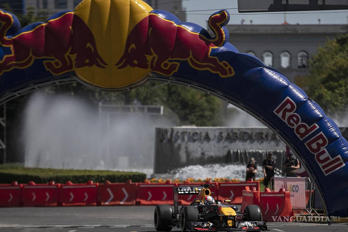 Así fue el Red Bull Show Run de Guadalajara; niño burla seguridad para conocer a ‘Checo’ Pérez