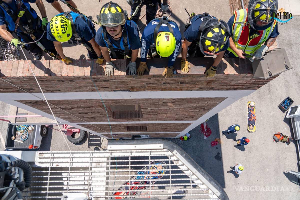 Con canasta Stokes, bomberos de Acuña y Del Río se preparan para salvar vidas