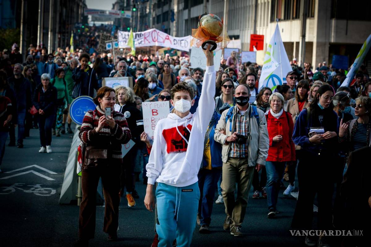 Miles marchan en Bruselas contra el cambio climático (imágenes)