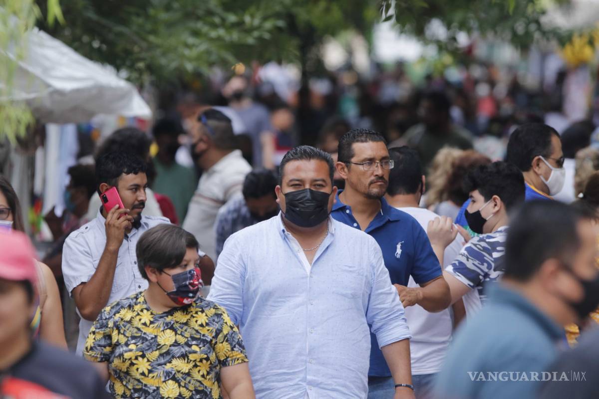 $!Por Día del Padre abarrotan alameda de Arteaga, pero deja apenas 10% más de ganancia