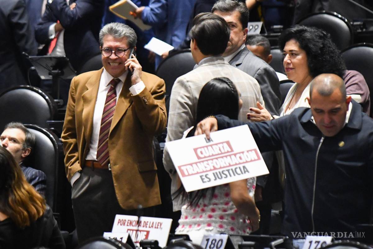 $!Ricardo Monreal, diputado y coordinador de Morena, celebra la aprobación del dictamen de reforma a la ley de amparo en la Cámara de Diputados.
