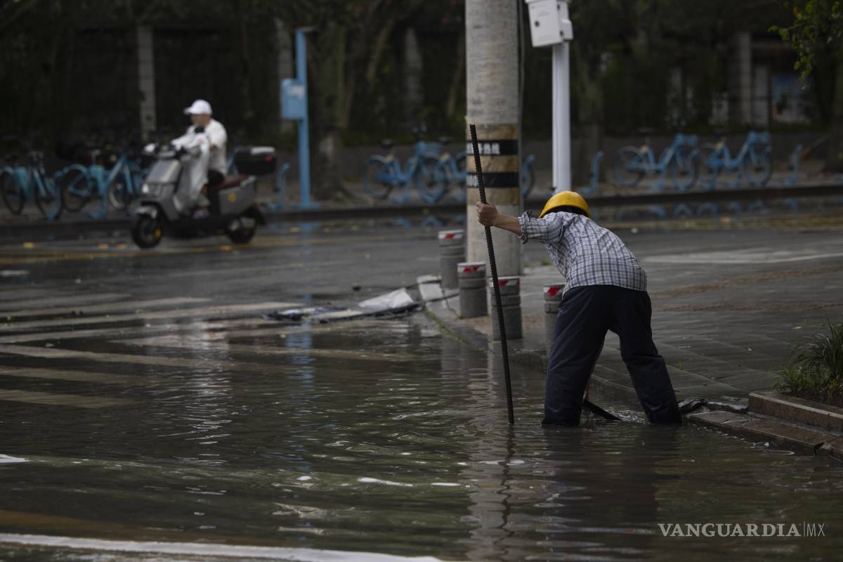 $!A primera hora del domingo, ‘Bavi’ se había debilitado a tormenta tropical fuerte y continuaba su avance hacia el noroeste.