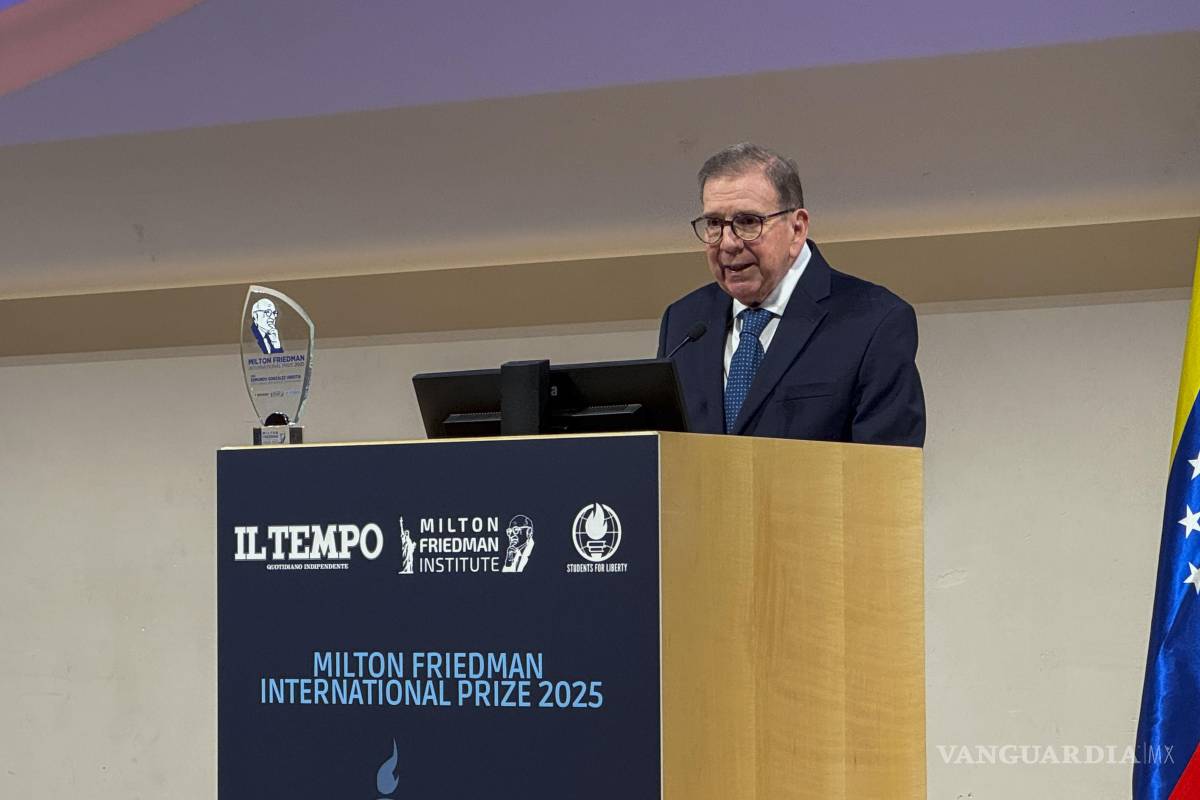 $!El líder opositor venezolano Edmundo González Urrutia pronuncia un discurso tras recibir el Premio Internacional 2025 del Instituto Milton Friedman en Roma.