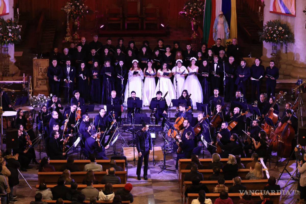 $!La Compañía de Ópera de Saltillo se ha presentado junto a destacados artistas internacionales como el tenor estadounidense Stephen Costello y el tenor italiano Andrea Bocelli, consolidando a la ciudad en el ámbito cultural global.