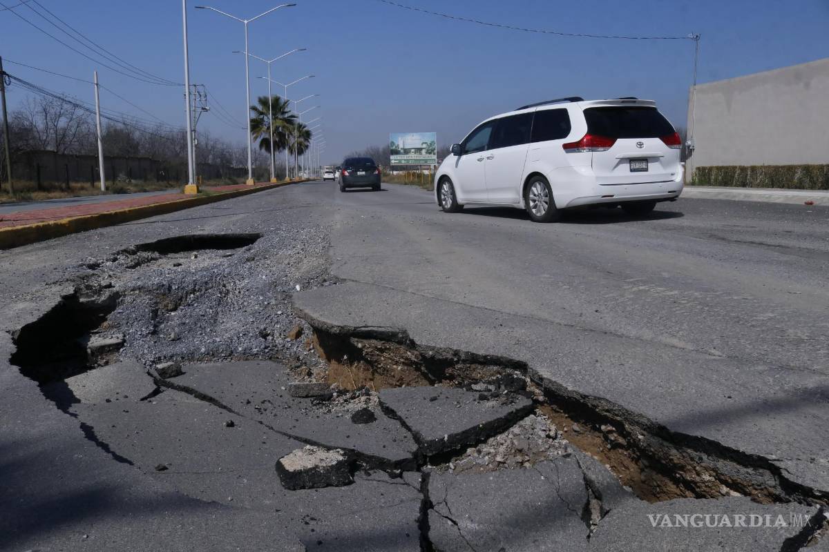 $!Enormes baches, una preocupación más para vecinos.