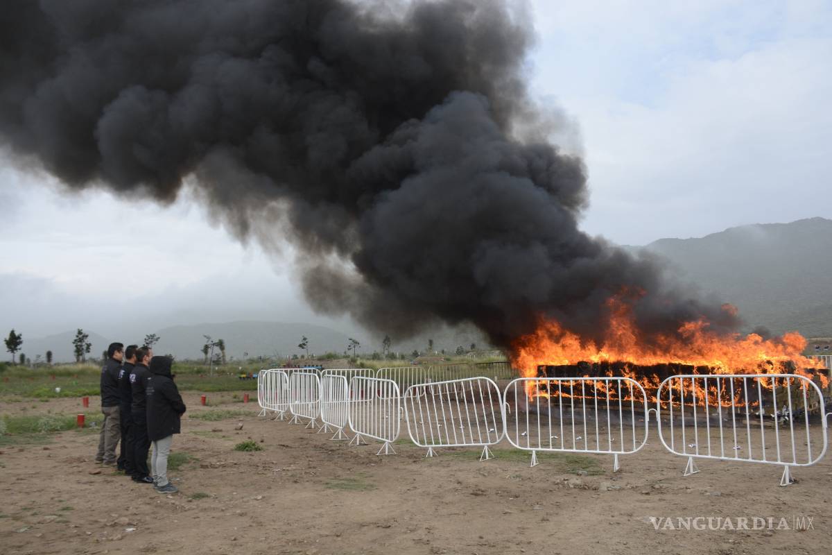 Miguel Riquelme acude a quema de droga y destrucción de objetos del delito en Saltillo