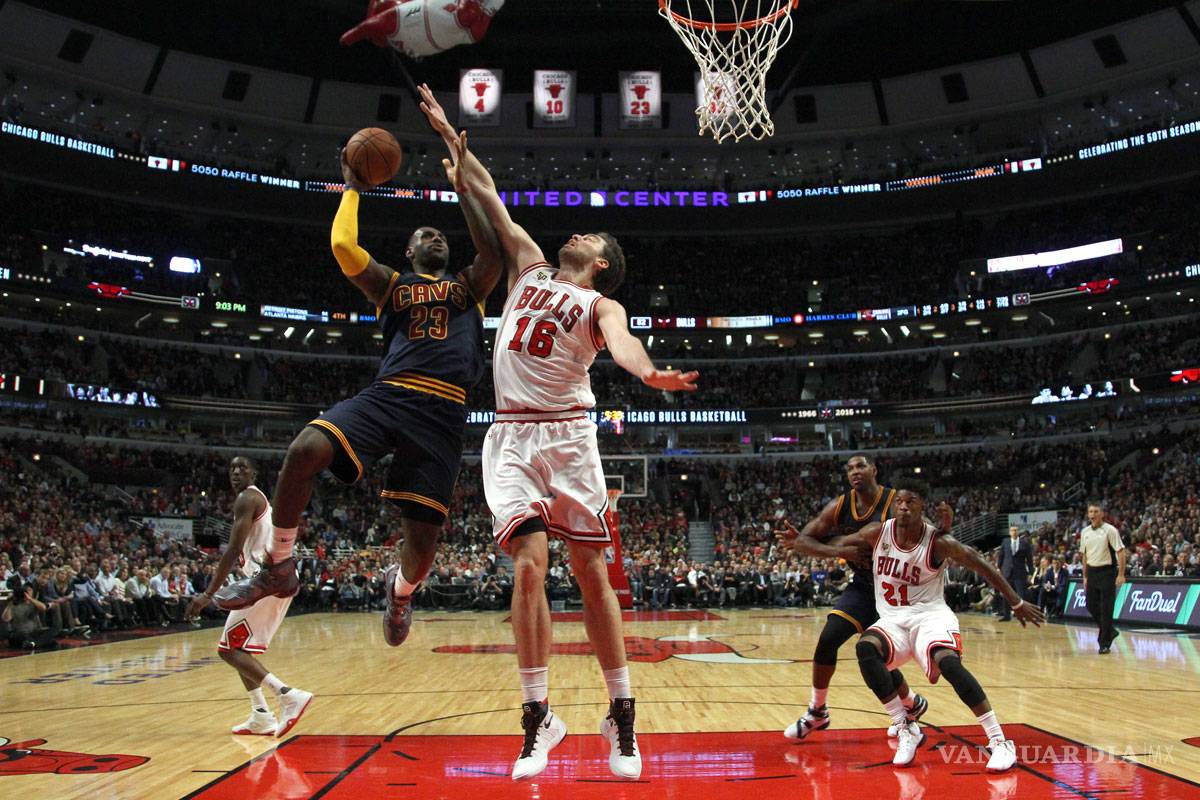 Toros derrotan a los Cavaliers de Lebron