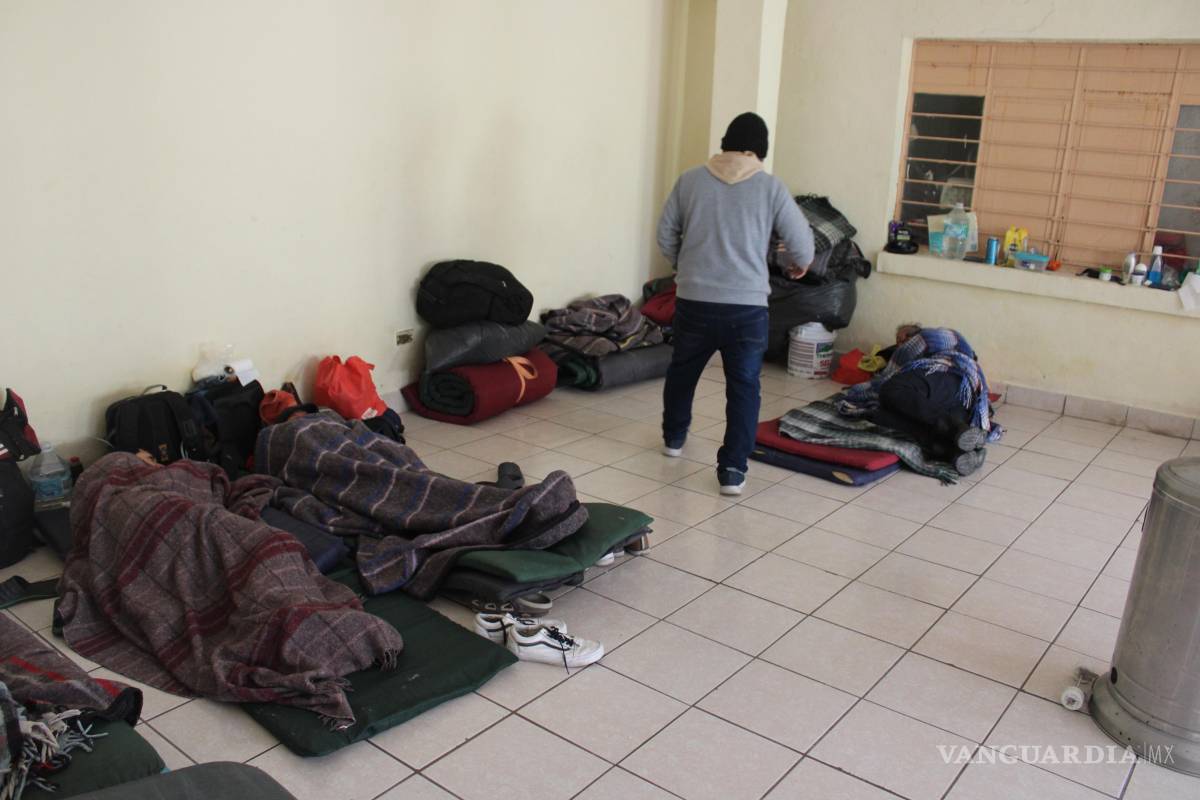 $!Población migrante descansa en el albergue Ejército de Salvación, que estaba a la mitad de su capacidad en los primeros días de la presidencia de Donald Trump.