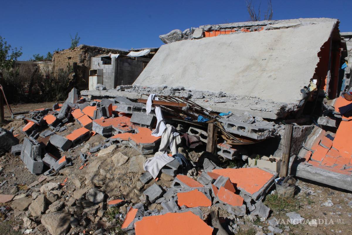 Explosión por supuesta fuga de gas derriba casa en General Cepeda