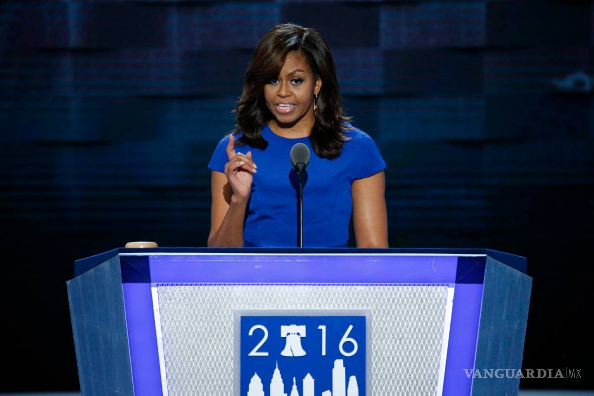 Las elecciones son sobre quién "definirá vidas de nuestros hijos": Michelle Obama