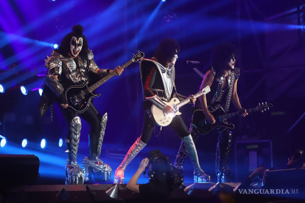 $!La agrupación enloqueció a los miles de fans que esperaban su show.