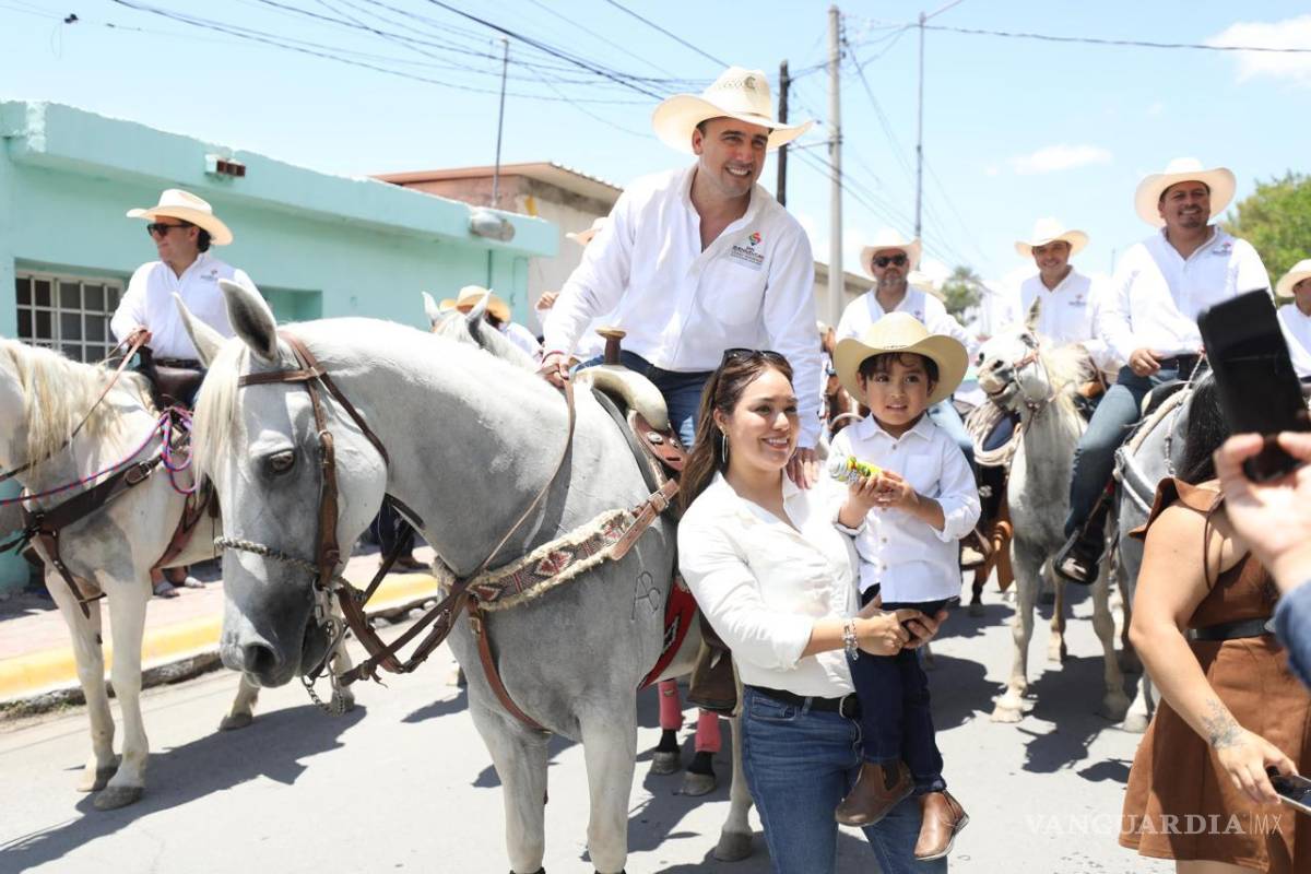 $!Miles de jinetes y familias participaron en el recorrido ecuestre que forma parte de una festividad con más de 80 años de historia.