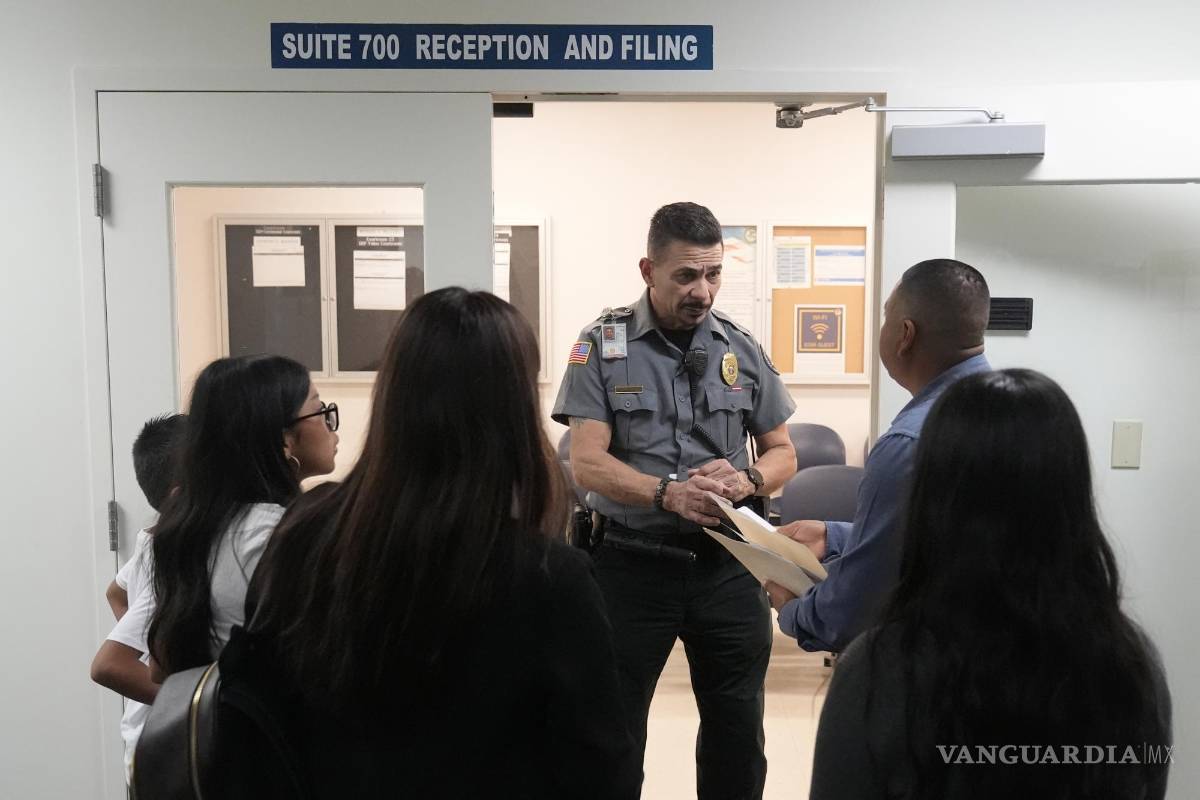 $!Los tribunales de inmigración están cediendo ante una cantidad sin precedentes de 3 millones de casos pendientes, la mayoría de ellos solicitantes de asilo.