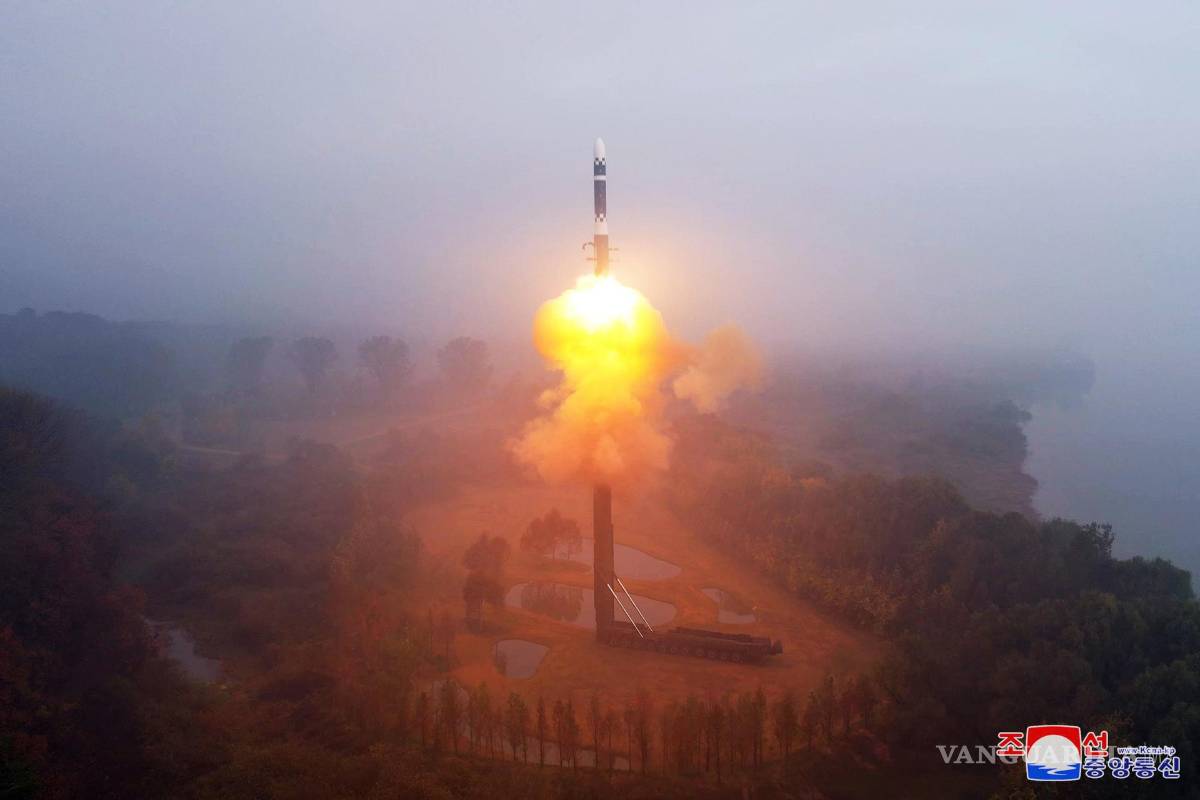 Corea del Norte prueba el Hwasong-19, su misil de largo alcance más grande hasta ahora