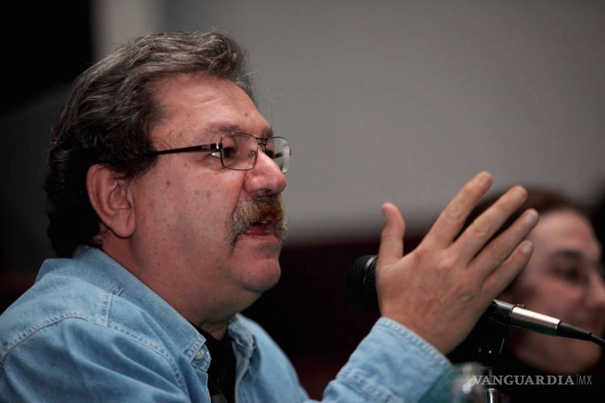 Avanza ley para que Paco Ignacio Taibo dirija el Fondo de Cultura Económica