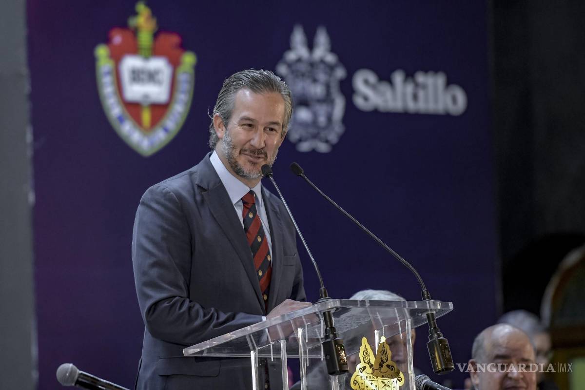 $!El Secretario de Educación acudió en representación del gobernador Manolo Jiménez Salinas.