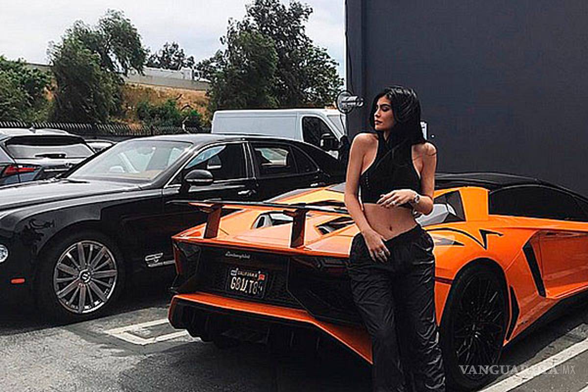 Kylie Jenner no solo es bella y exitosa, también posee autos de colección