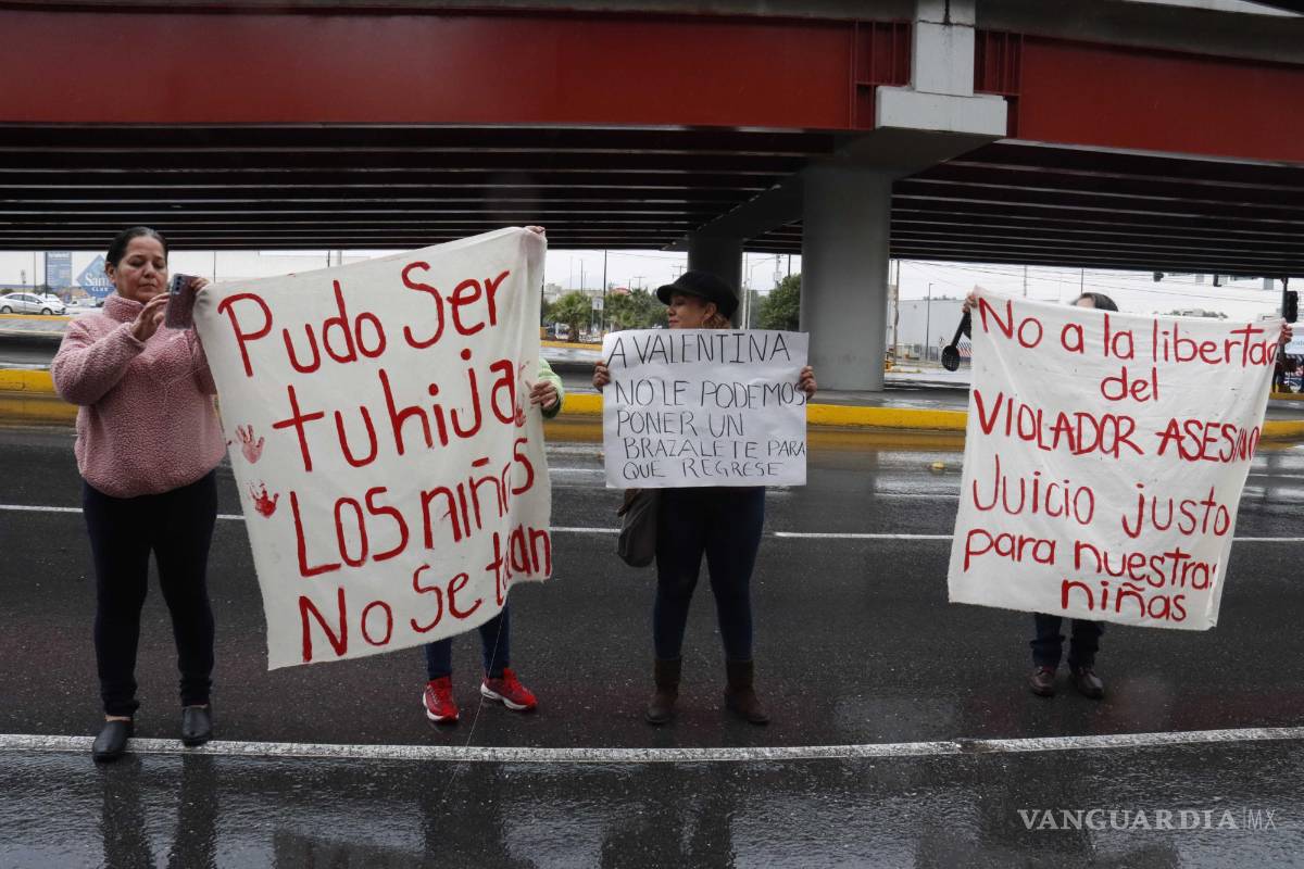 $!Familiares de las denunciantes realizaron diferentes movilizaciones en la ciudad, cerrando vialidades.