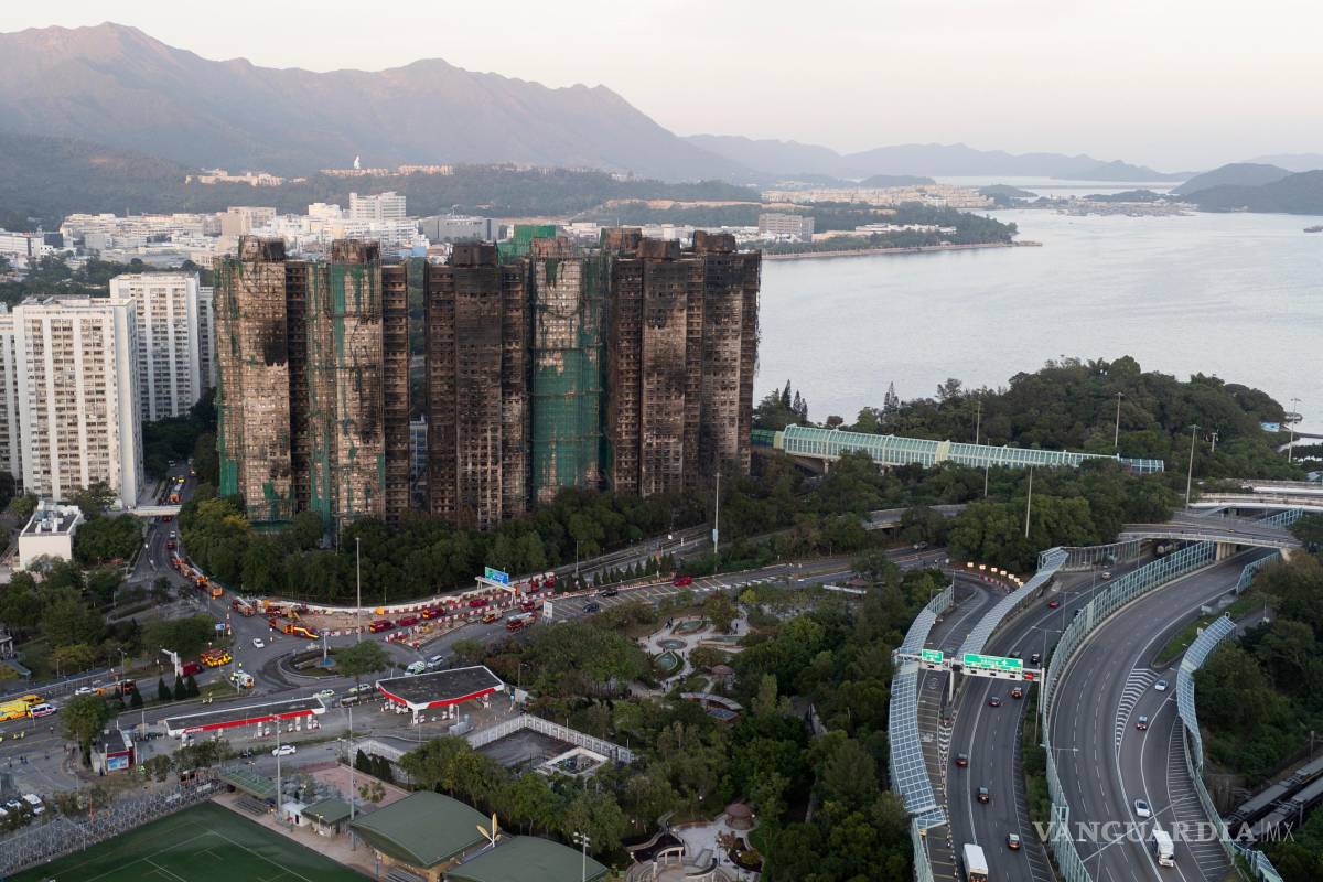 Arrestan a 8 más tras incendio de torres en Hong Kong; prevén que número de víctimas aumente