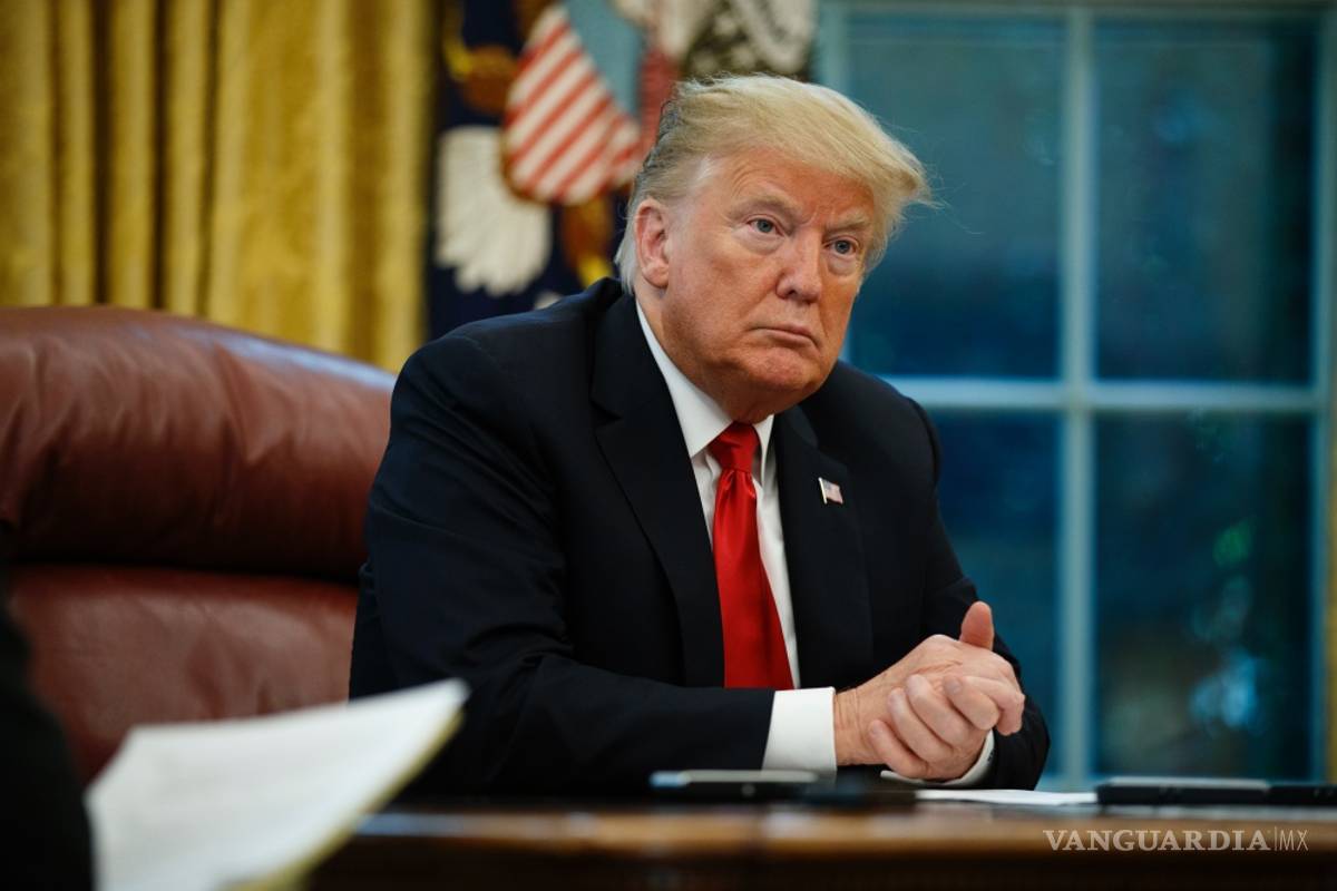 Ataca Trump a la agencia de noticias Associated Press y la cataloga de dar "noticias falsas"