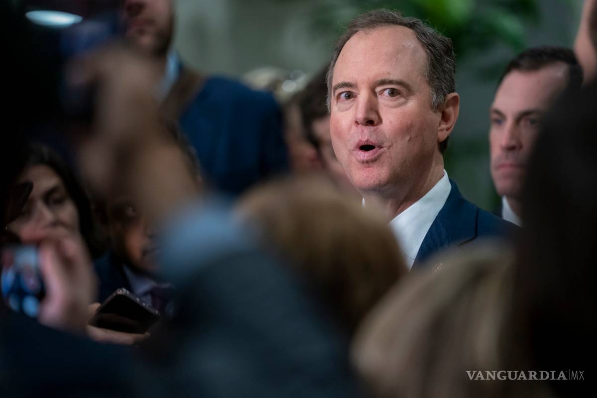 Al final de su argumentación los demócratas acusan a Trump de abusar de su cargo