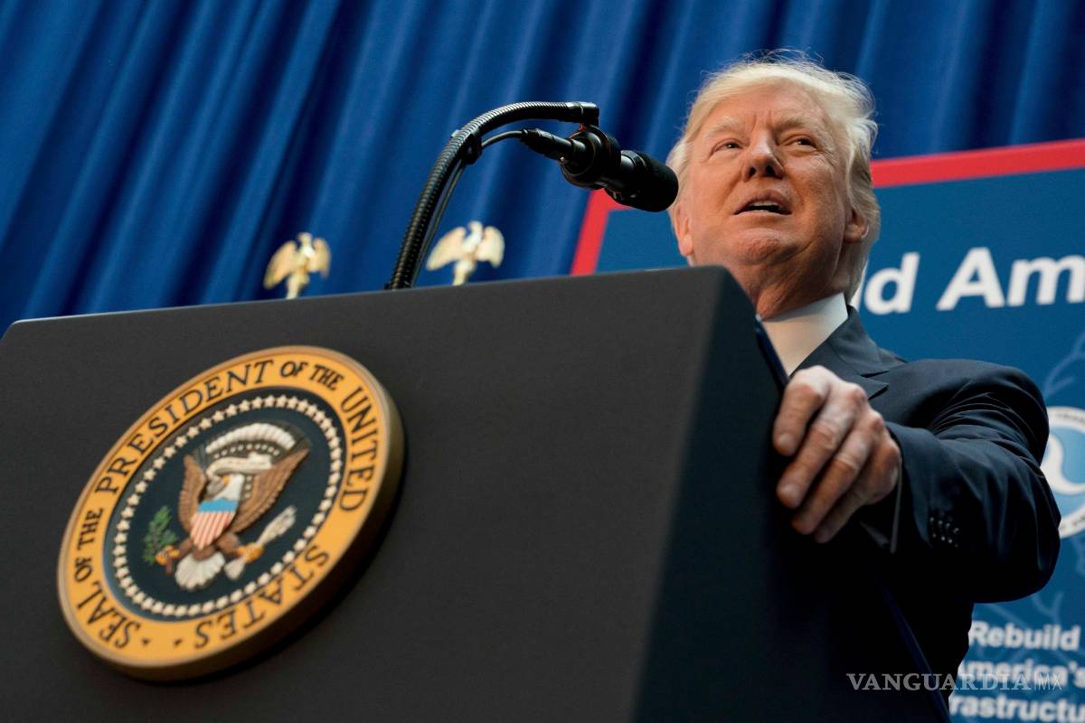 Donald Trump califica de “cobarde” a ex director del FBI