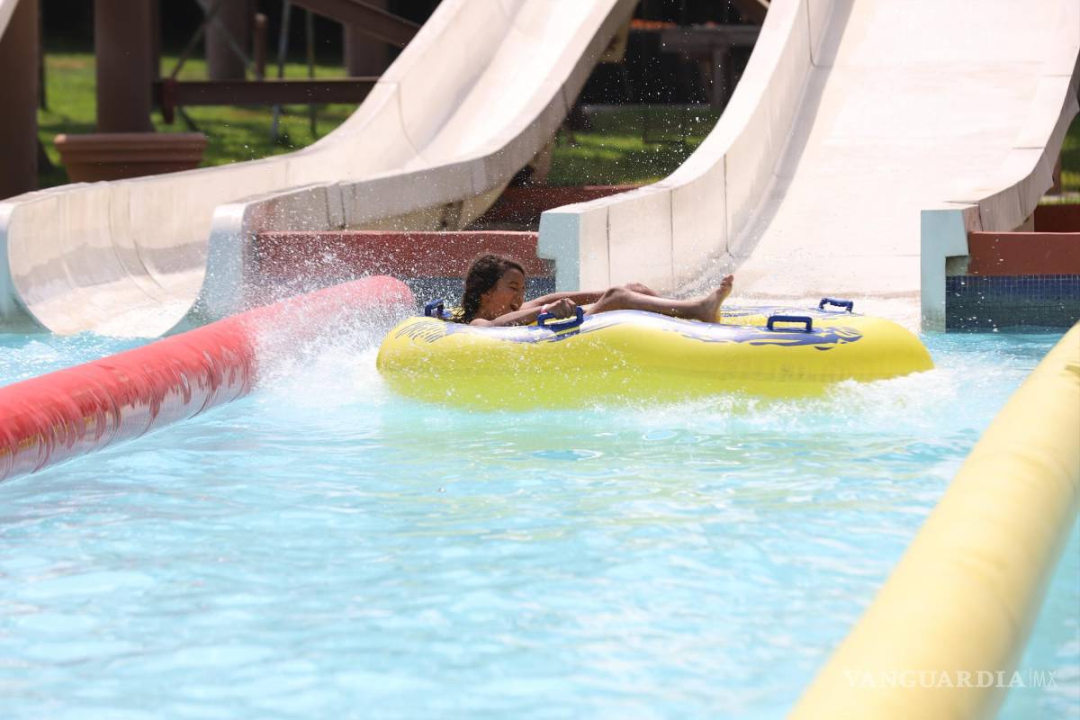 $!Saltillenses y familias procedentes de ejidos como San Juan de la Vaquería, Agua Nueva, General Cepeda y entre otras localidades acudieron a ‘refrescarse’.