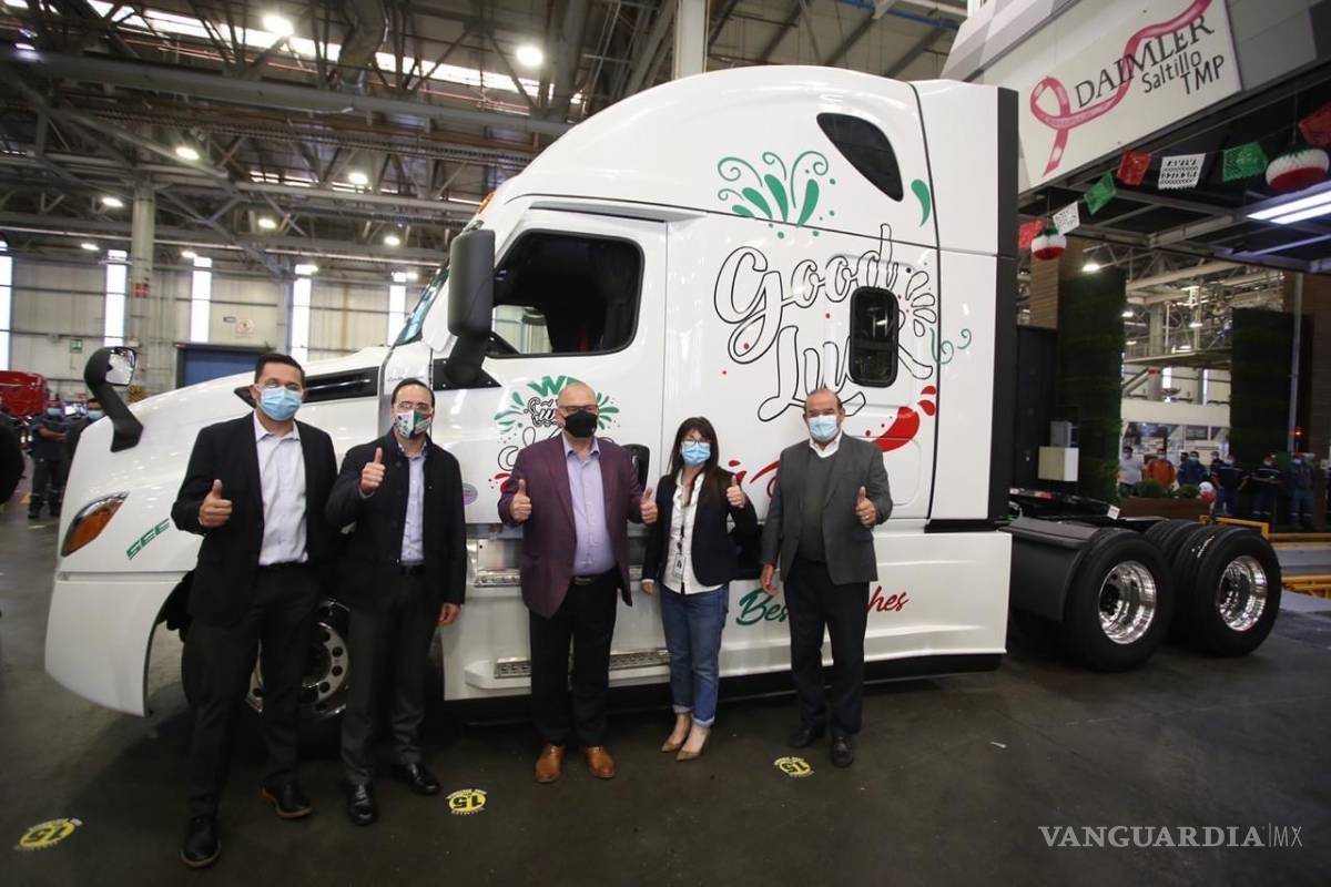 Se despide George Ferro de Daimler; le entregan las llaves de la ciudad