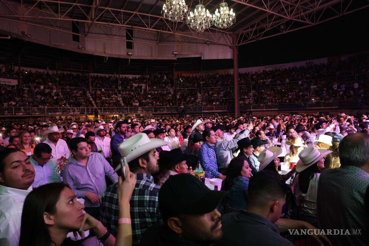 $!Grupo Pesado se presenta ‘Frente a Frente’ ante miles de seguidores en Saltillo