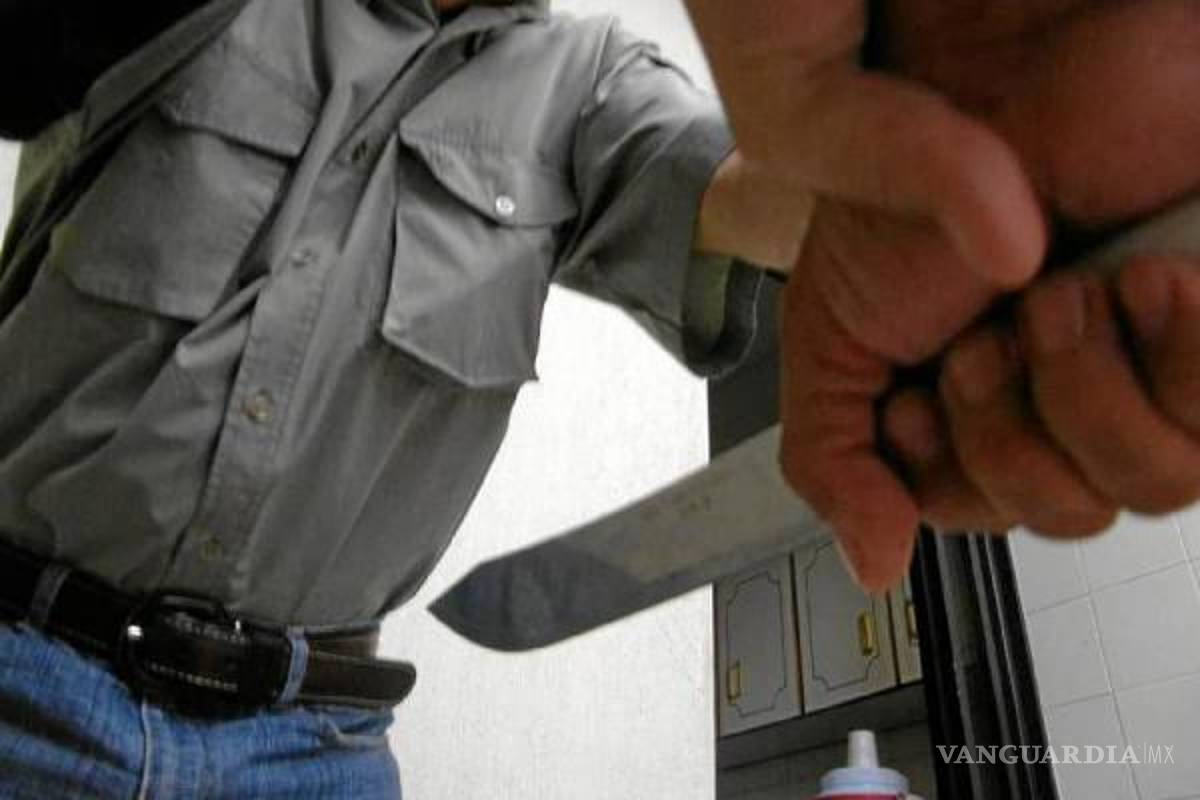 Trailero encuentra al 'sancho' debajo de su cama y lo mata