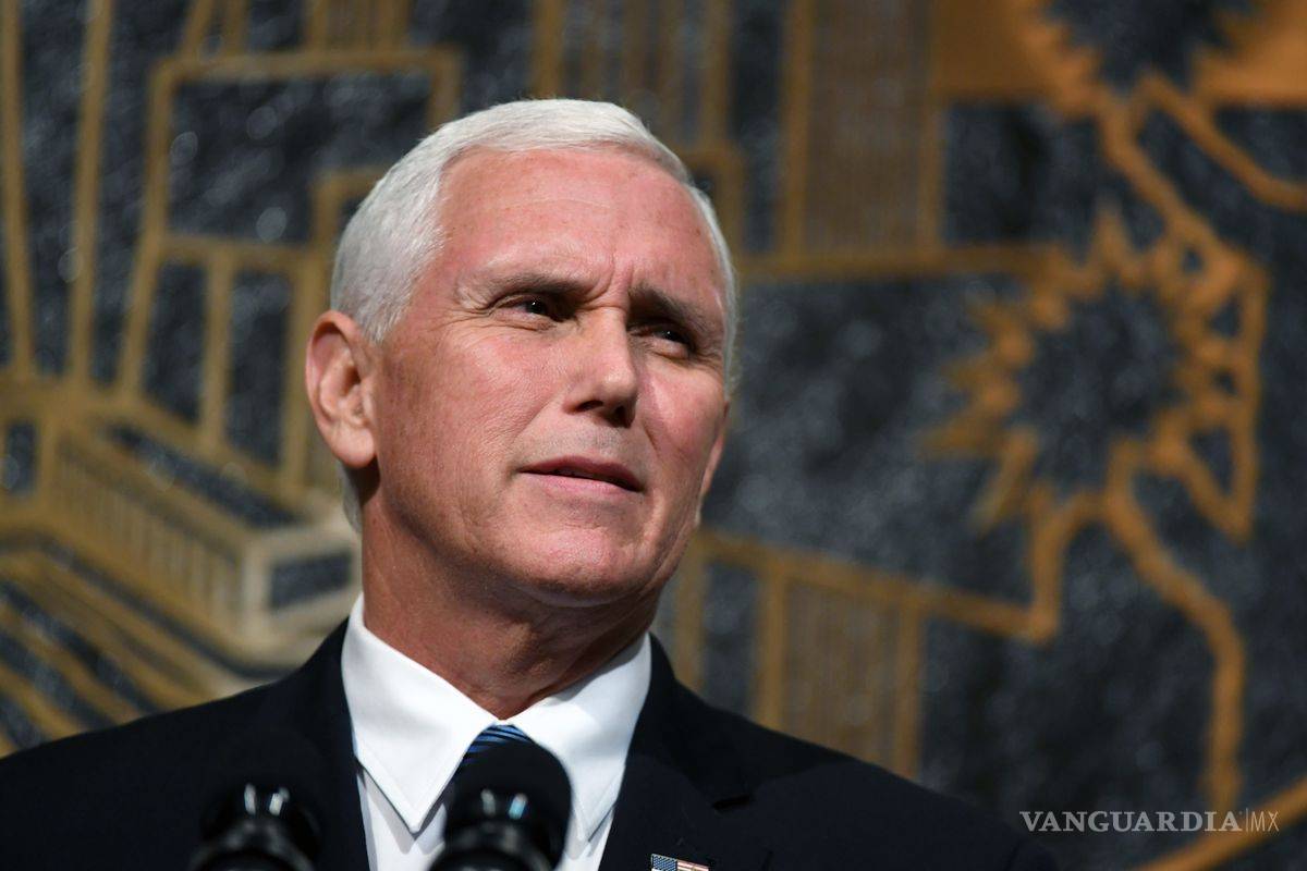 Mike Pence le sigue la corriente a Trump a insiste en construir el muro fronterizo