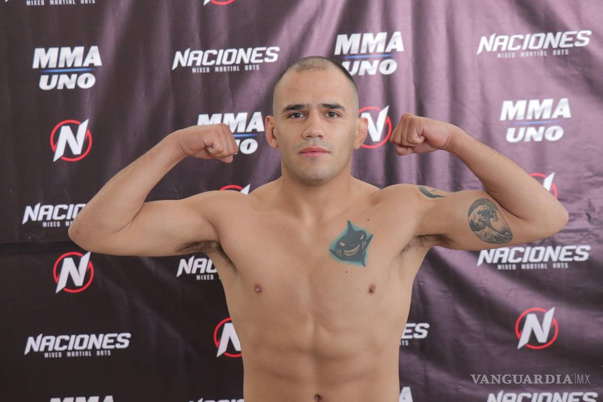 Paulino Siller sale con la mano en alto en Naciones MMA
